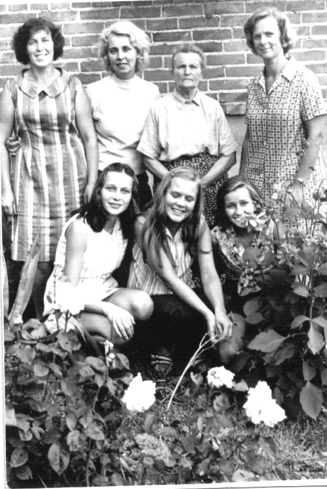 Adela, Zuzanna, Bronisława, Teresa, niżej: Renatka Zięba, Ela Dudek, Bożenka Zięba